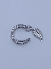 Load image into Gallery viewer, Leaf Ear Cuff